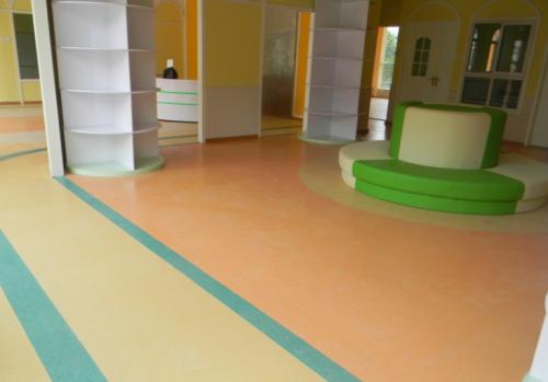 抗靜電、耐高溫的橡膠環保地板特點介紹