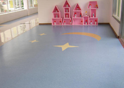 pvc塑膠地板為什么會(huì)成為幼兒的“保護(hù)傘”？