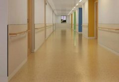 PVC地板、塑膠地板、石塑地板三者的關(guān)系是什么